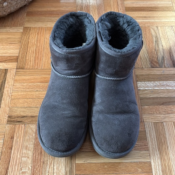 Grey Uggs size 8 - Picture 6 of 10